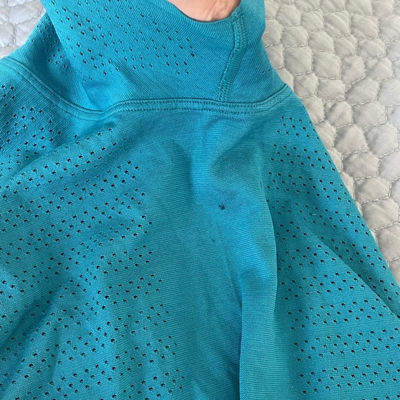 Lululemon short sleeve, long workout top - Picture 3 of 3